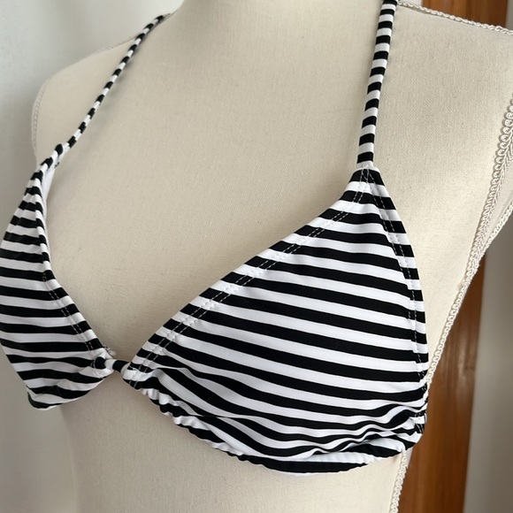 Black and white stripe bikini top  medium nwt - Picture 5 of 8